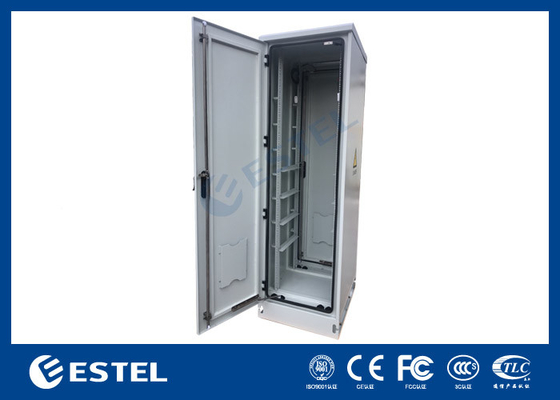 2.5mm Aluminium Outdoor Telecom Cabinet 43U Perlengkapan Lapisan Dengan LED